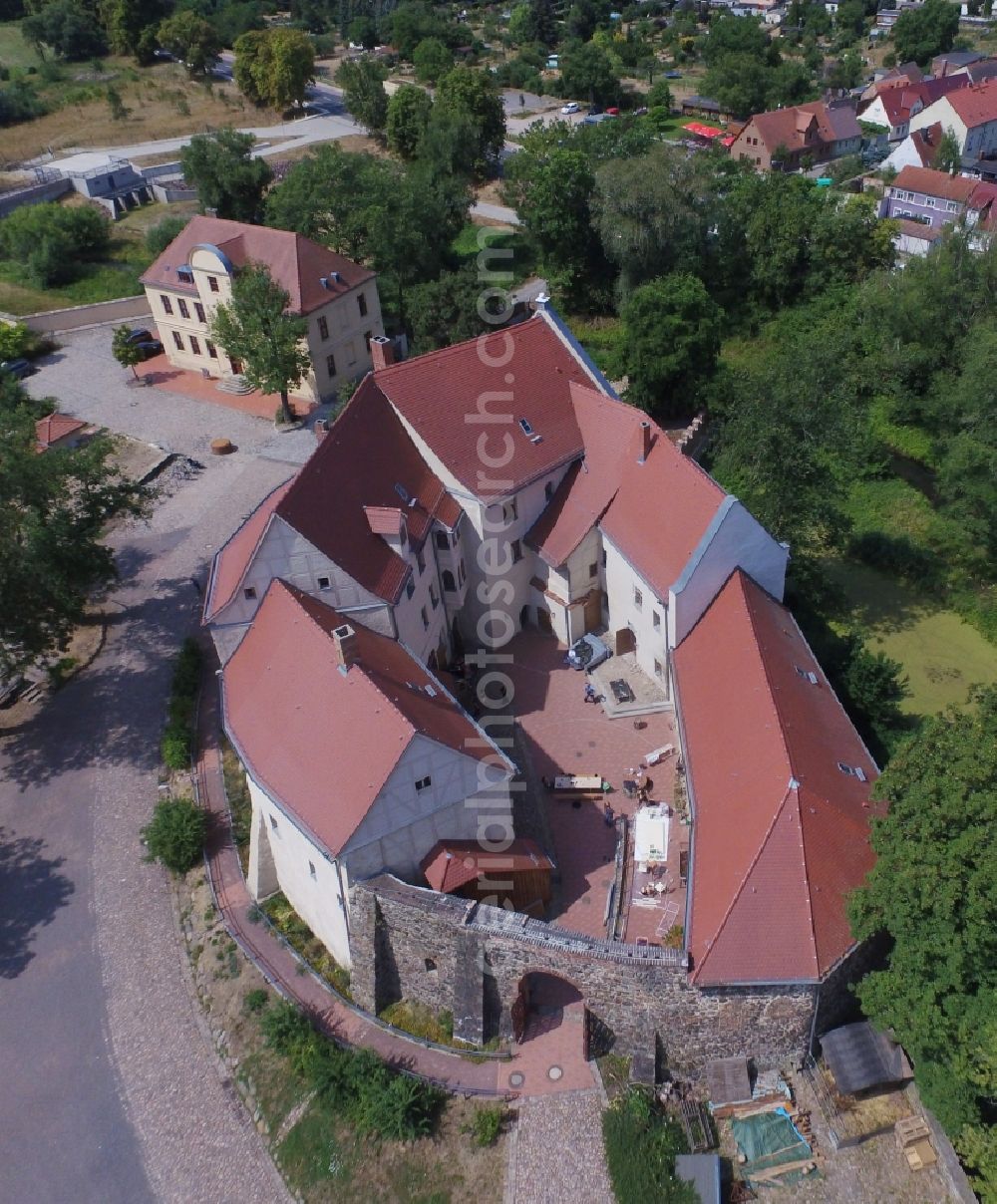 Roßlau Elbe from above - Building and castle park systems of water castle in Rosslau Elbe in the state Saxony-Anhalt, Germany