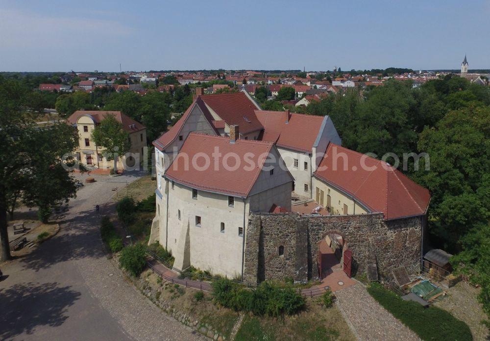 Roßlau Elbe from the bird's eye view: Building and castle park systems of water castle in Rosslau Elbe in the state Saxony-Anhalt, Germany