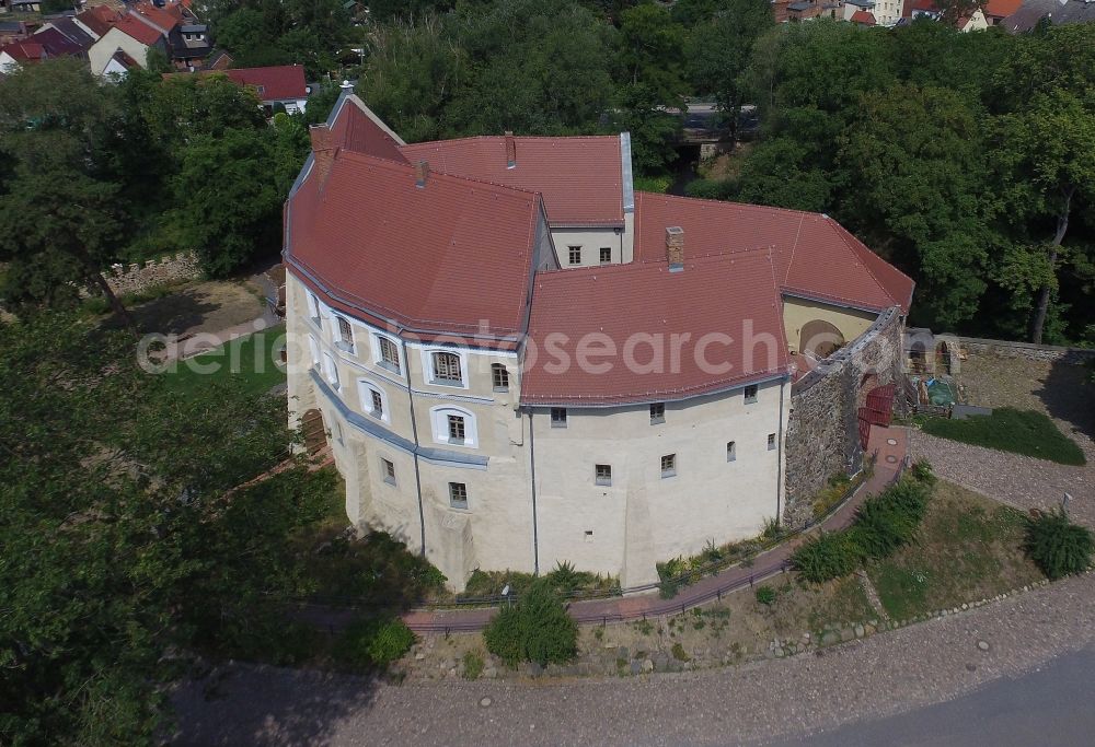 Aerial image Roßlau Elbe - Building and castle park systems of water castle in Rosslau Elbe in the state Saxony-Anhalt, Germany