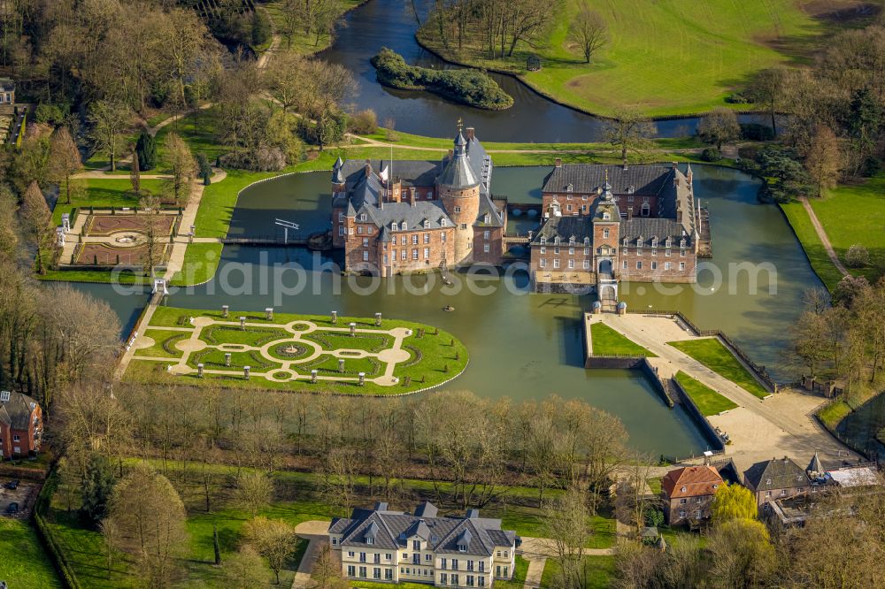 Aerial image Isselburg - Building and castle park systems of water castle in the district Anholt in Isselburg in the state North Rhine-Westphalia, Germany