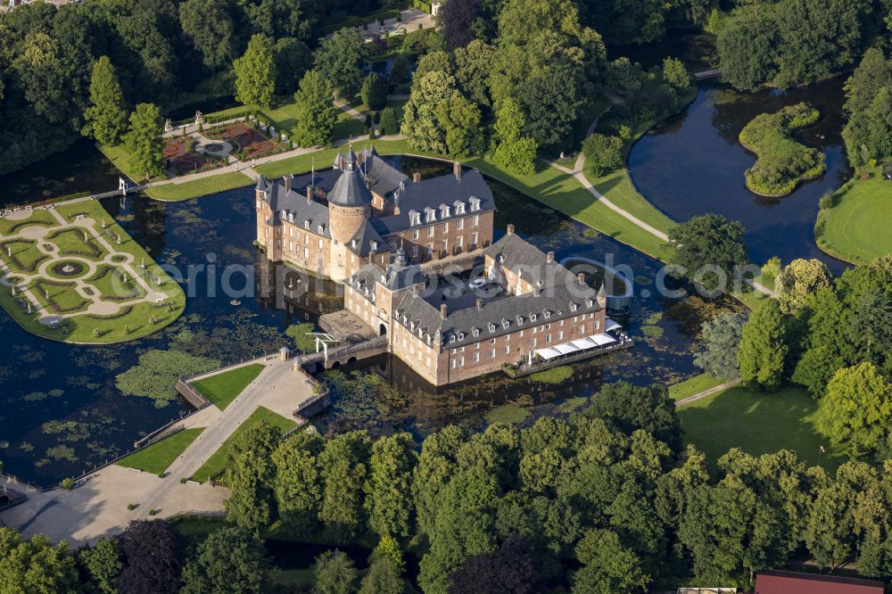 Aerial image Anholt - Building and castle park systems of water castle in the district Anholt in Isselburg in the state North Rhine-Westphalia, Germany