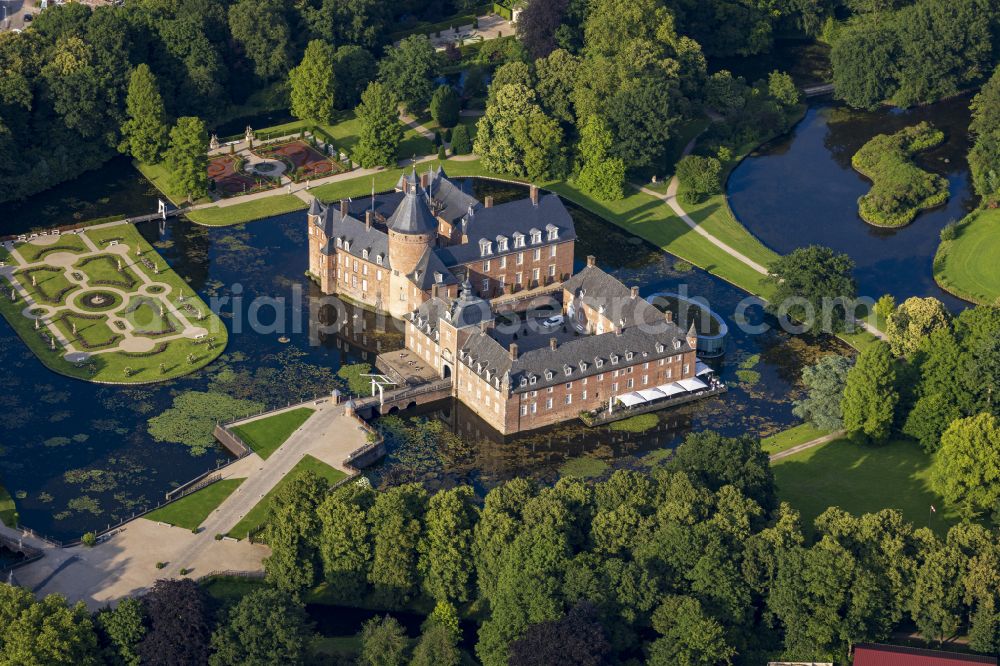 Aerial photograph Anholt - Building and castle park systems of water castle in the district Anholt in Isselburg in the state North Rhine-Westphalia, Germany