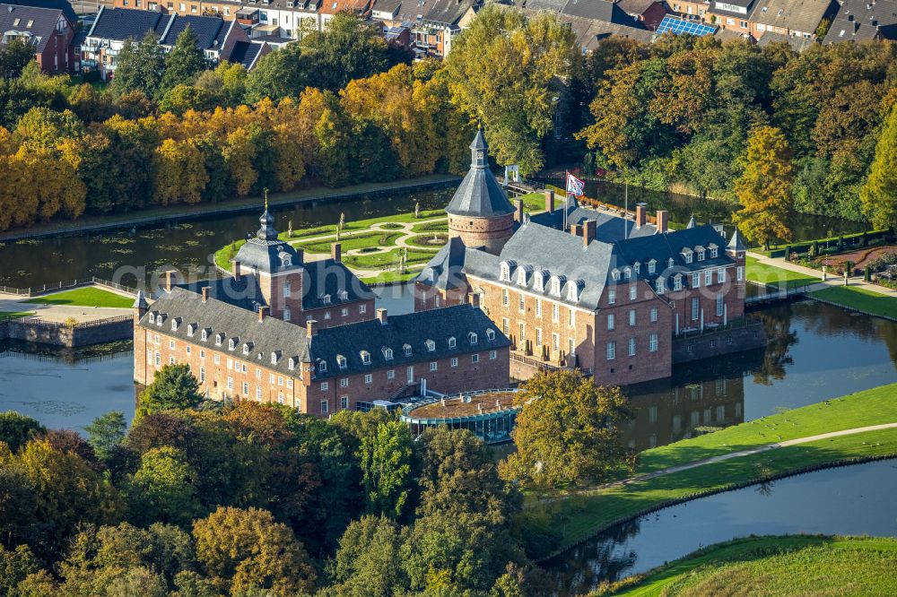 Isselburg from the bird's eye view: Building and castle park systems of water castle in the district Anholt in Isselburg in the state North Rhine-Westphalia, Germany