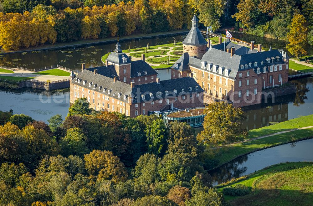 Aerial photograph Isselburg - Building and castle park systems of water castle in the district Anholt in Isselburg in the state North Rhine-Westphalia, Germany