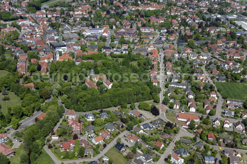 Aerial photograph Diepholz - Building and castle park systems of water castle and District Court on street Lange Strasse in the district Ossenbeck in Diepholz in the state Lower Saxony, Germany