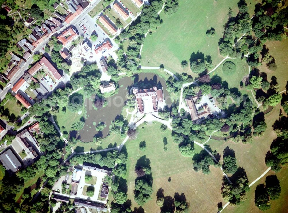 Aerial photograph Bad Muskau - Building and castle park systems of water castle on Schlossstrasse in Fuerst-Pueckler-Park in Bad Muskau in the state Saxony, Germany