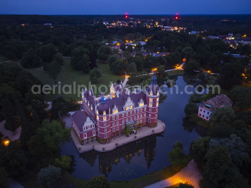 Aerial photograph Bad Muskau - Building and castle park systems of water castle on Schlossstrasse in Fuerst-Pueckler-Park in Bad Muskau in the state Saxony, Germany