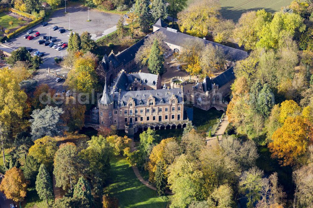 Paffendorf from above - Buildings and castle park facilities of the moated castle Schloss Paffendorf on Burggasse Street in Bergheim in the state of North Rhine-Westphalia, Germany