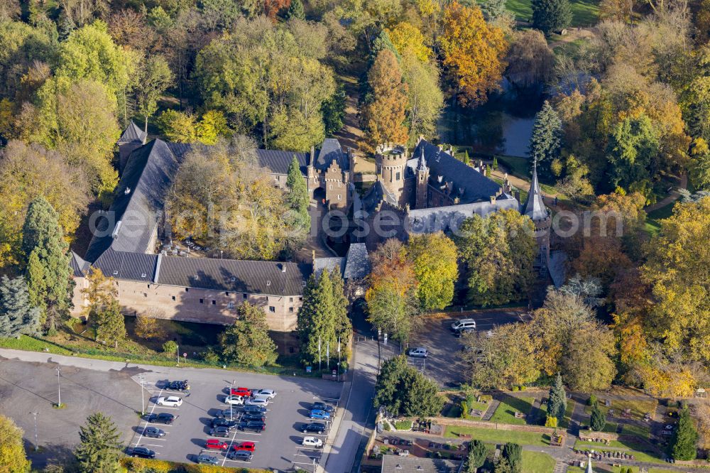 Aerial photograph Paffendorf - Buildings and castle park facilities of the moated castle Schloss Paffendorf on Burggasse Street in Bergheim in the state of North Rhine-Westphalia, Germany