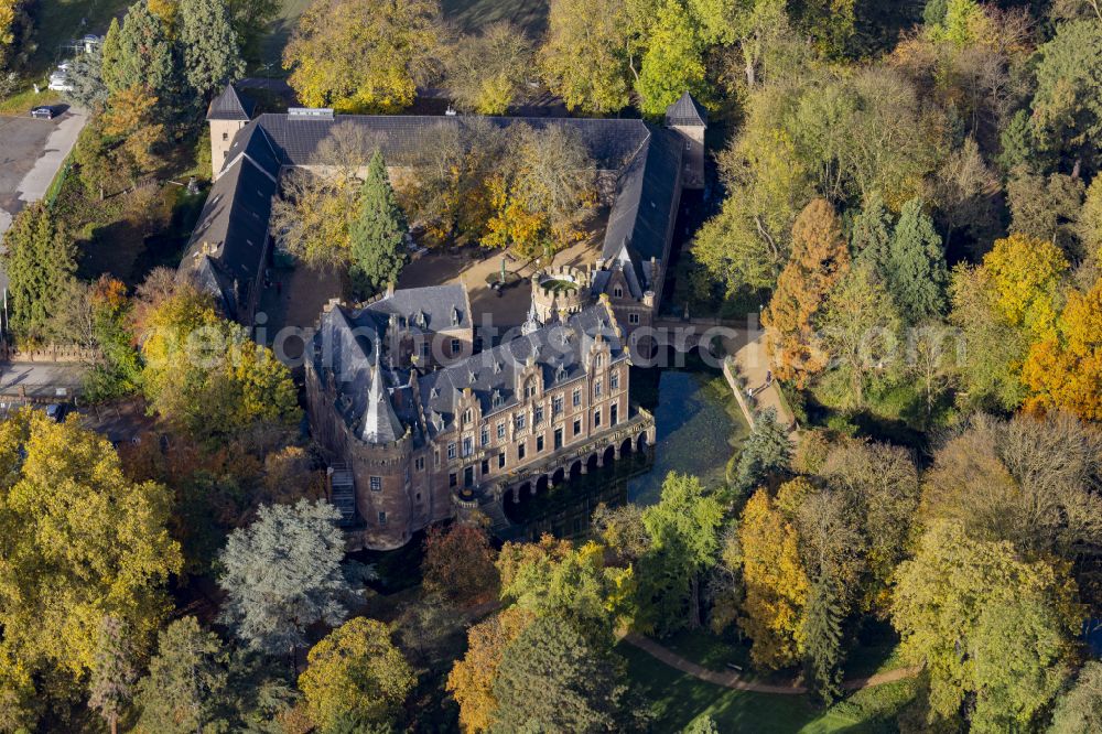 Paffendorf from above - Buildings and castle park facilities of the moated castle Schloss Paffendorf on Burggasse Street in Bergheim in the state of North Rhine-Westphalia, Germany