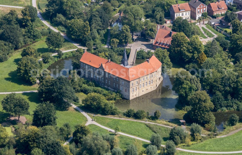 Aerial image Lüdinghausen - Building and castle park systems of water castle Burg Luedinghausen in Luedinghausen in the state North Rhine-Westphalia, Germany