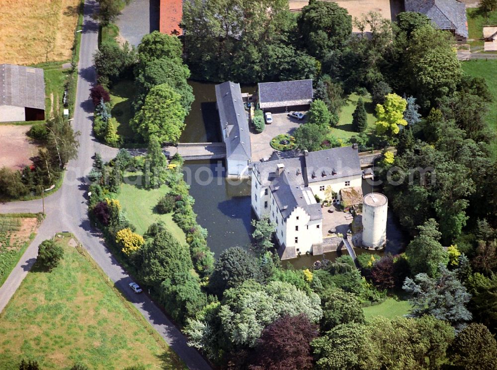 Aerial photograph Wachtberg - Building and castle park systems of water castle Burg Odenhausen in the district Berkum in Wachtberg in the state North Rhine-Westphalia