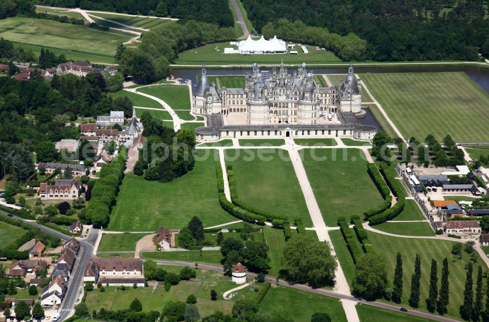 Aerial photograph Chambord - Building and castle park systems of water castle Chateau de Chambord on street Le Chateau in Chambord in Centre-Val de Loire, France