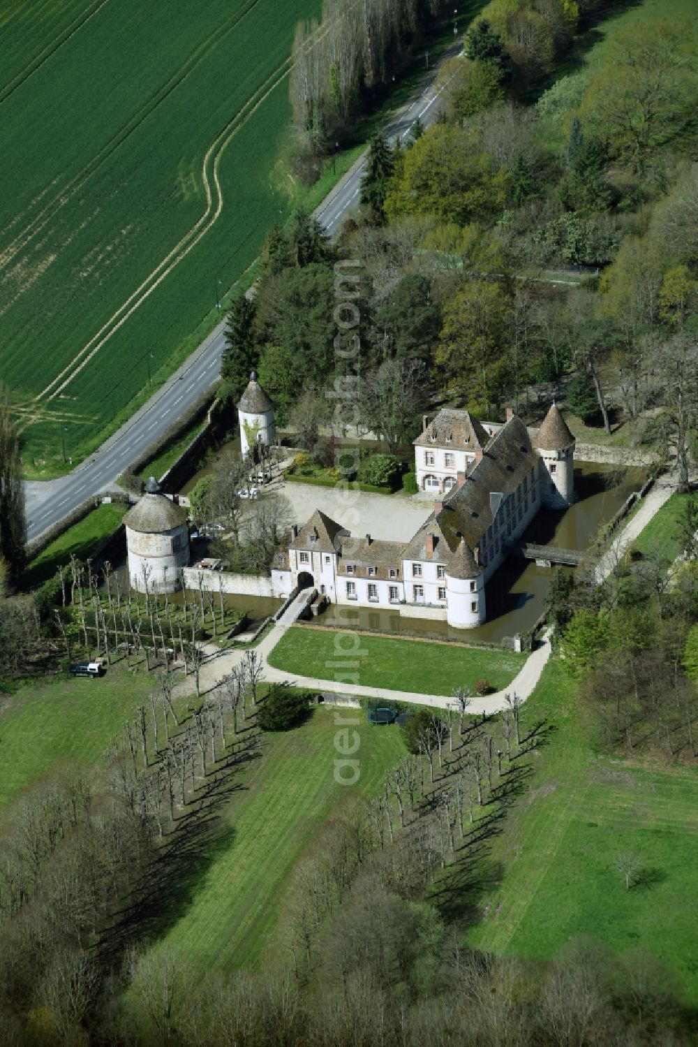 Senlisse from above - Building and castle park systems of water castle Chateau de la Cour Senlisse Rue de la Cour Senlisse in Senlisse in Ile-de-France, France