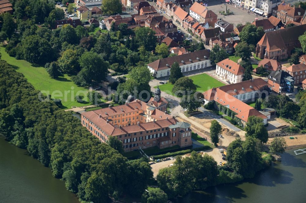 Eutin from the bird's eye view: Building and castle park systems of water castle Eutin in Eutin in the state Schleswig-Holstein