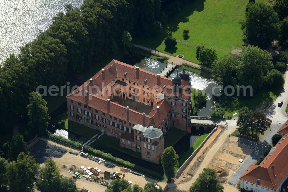 Eutin from the bird's eye view: Building and castle park systems of water castle Eutin in Eutin in the state Schleswig-Holstein