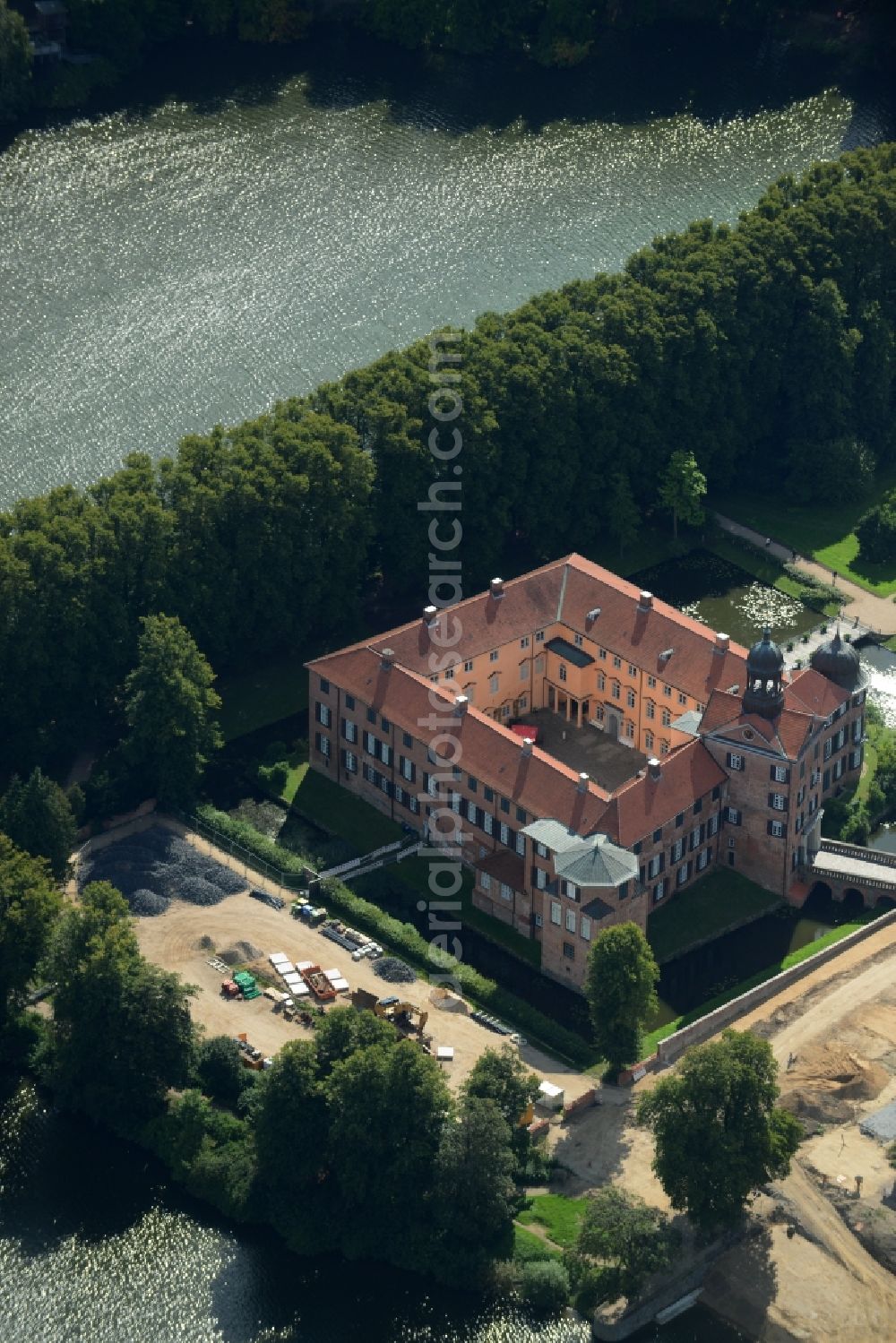 Aerial photograph Eutin - Building and castle park systems of water castle Eutin in Eutin in the state Schleswig-Holstein