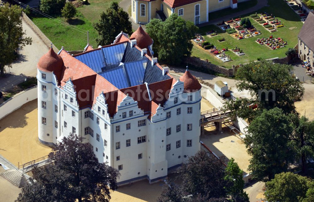 Aerial photograph Großkmehlen - Building and castle park systems of water castle in Grosskmehlen in the state Brandenburg, Germany