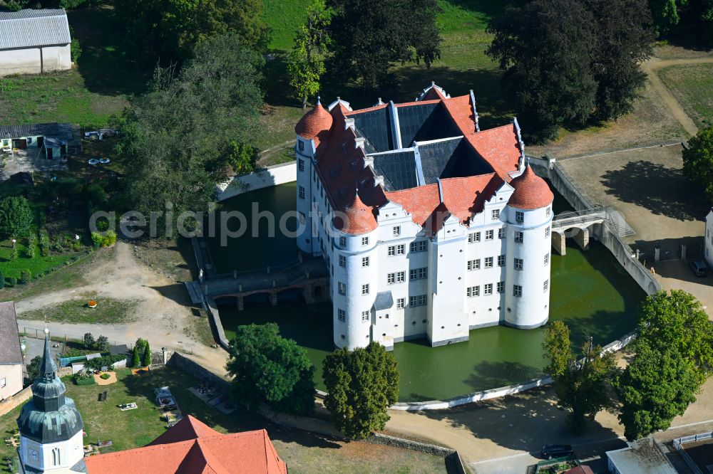 Großkmehlen from the bird's eye view: Building and castle park systems of water castle in Grosskmehlen in the state Brandenburg, Germany