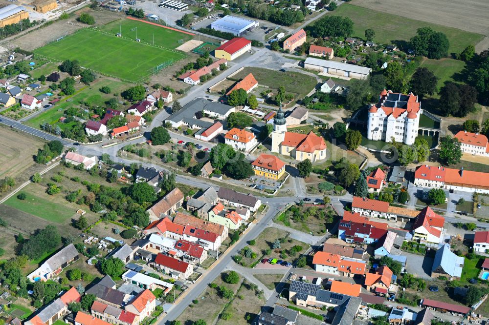 Aerial photograph Großkmehlen - Building and castle park systems of water castle in Grosskmehlen in the state Brandenburg, Germany