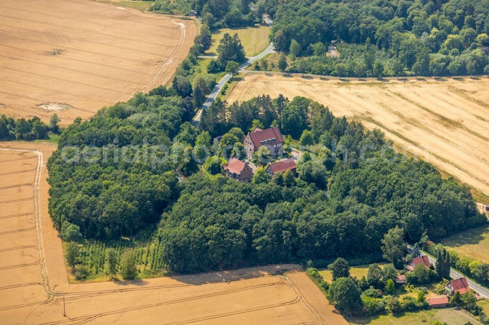 Aerial image Rinkerode - Building and castle park systems of water castle Haus Bisping in Rinkerode in the state North Rhine-Westphalia, Germany