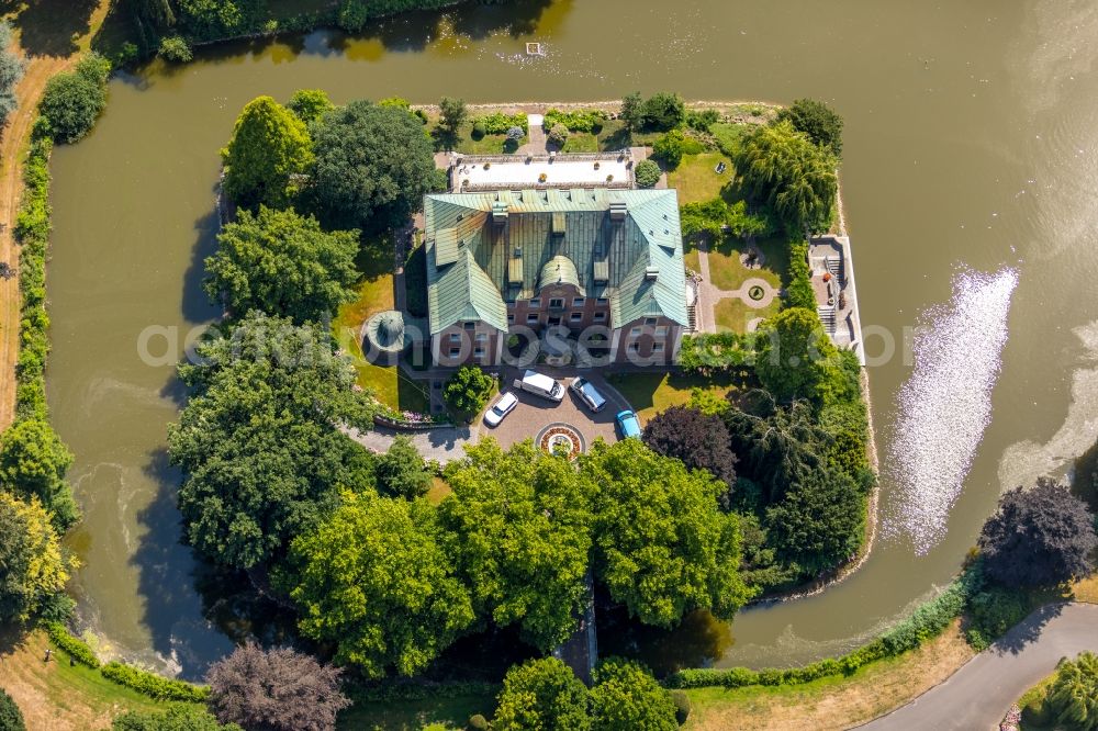 Aerial photograph Rinkerode - Building and castle park systems of water castle Haus Goettendorf in Rinkerode in the state North Rhine-Westphalia, Germany