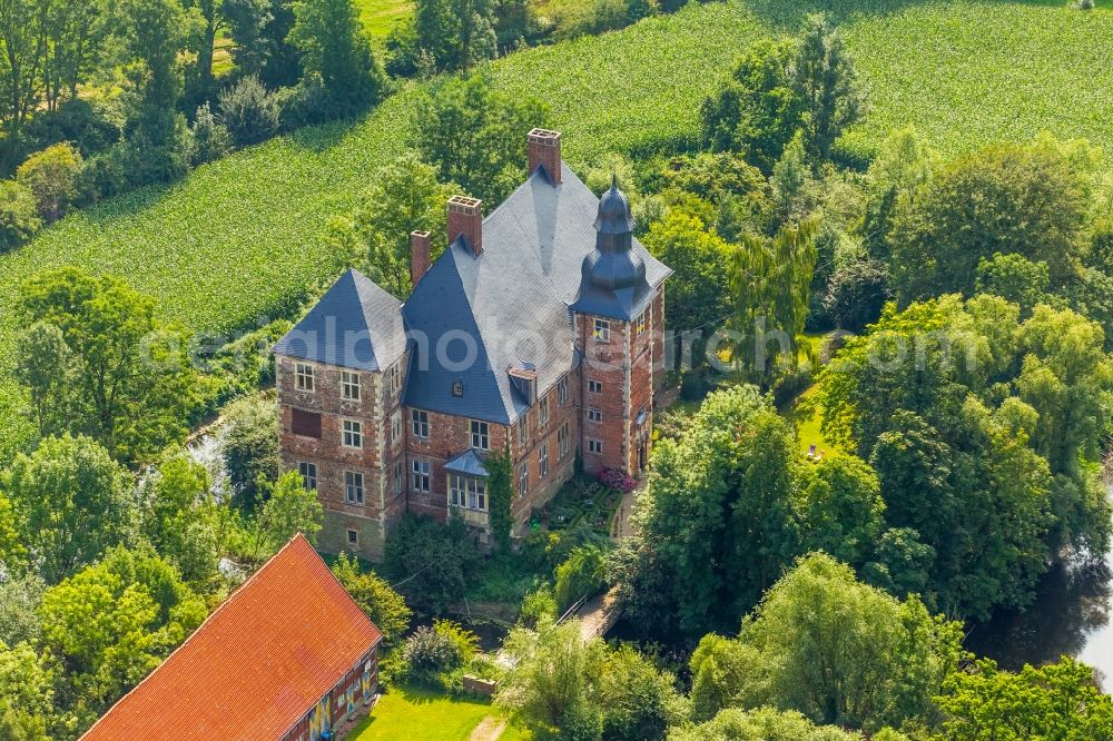 Aerial photograph Welver - Building and castle park systems of water castle Haus Nehlen in Welver in the state North Rhine-Westphalia