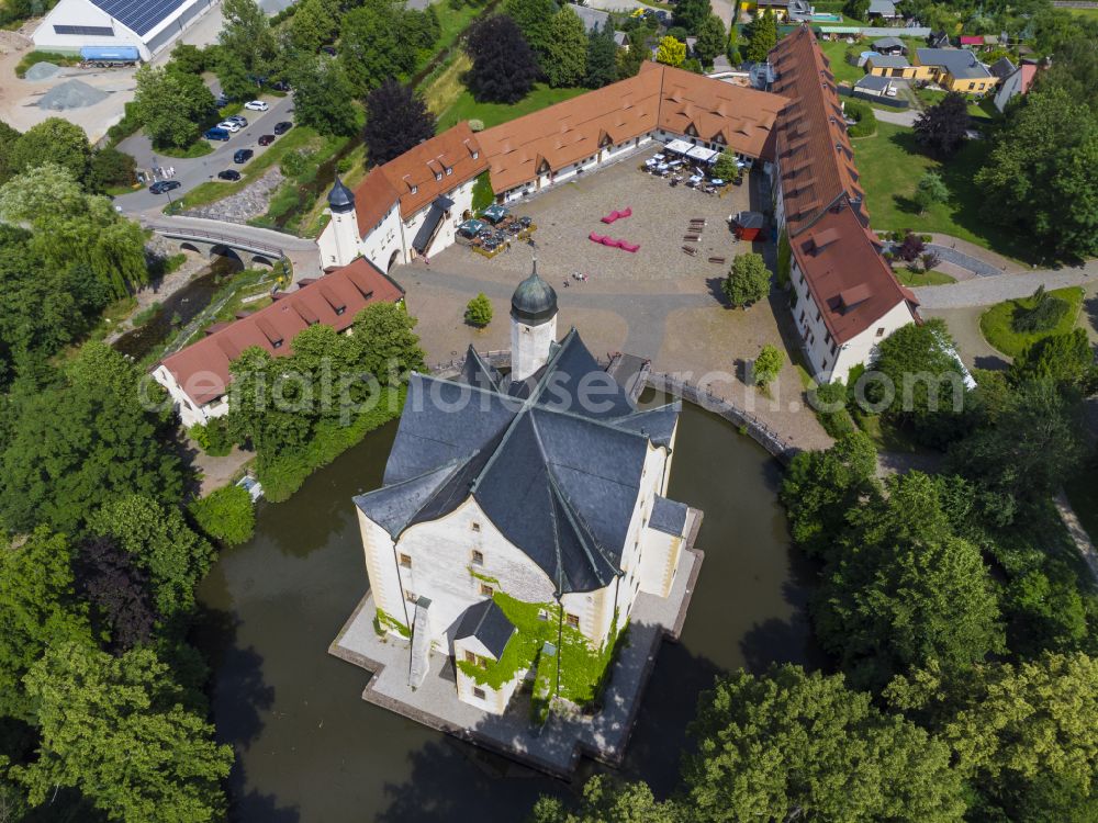 Aerial image Chemnitz - Building and castle park systems of water castle Klaffenbach on street Wasserschlossweg in Chemnitz in the state Saxony, Germany