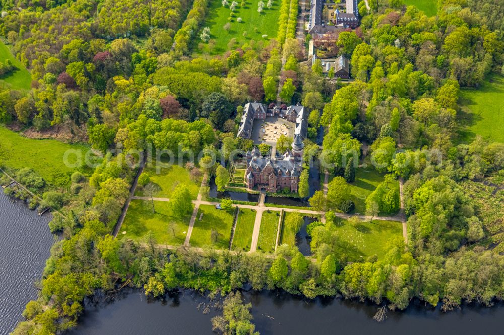 Nettetal from the bird's eye view: Building and castle park systems of water castle Krickenbeck on street Schlossallee in the district Hinsbeck in Nettetal in the state North Rhine-Westphalia, Germany