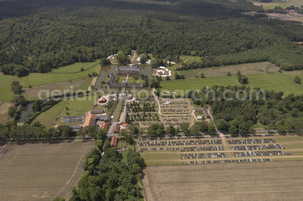 Aerial photograph Lembeck - Building and castle park systems of water castle in Lembeck at Ruhrgebiet in the state North Rhine-Westphalia, Germany