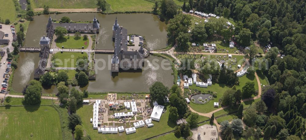 Aerial image Lembeck - Building and castle park systems of water castle in Lembeck at Ruhrgebiet in the state North Rhine-Westphalia, Germany