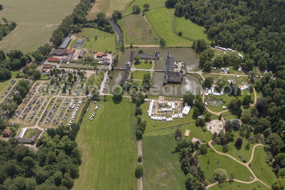 Aerial photograph Lembeck - Building and castle park systems of water castle in Lembeck at Ruhrgebiet in the state North Rhine-Westphalia, Germany