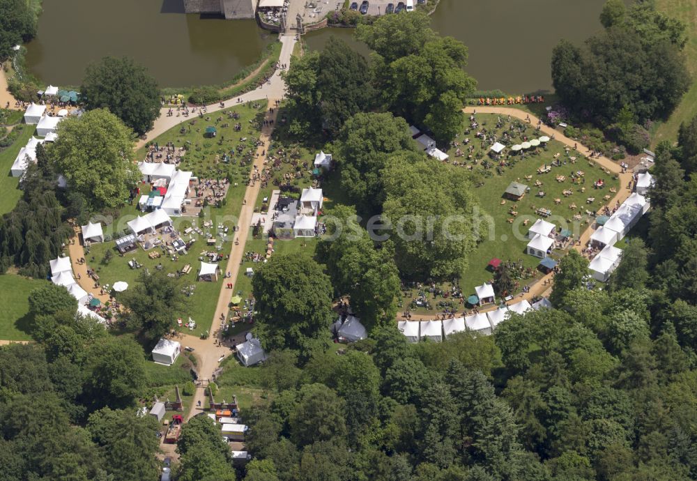 Lembeck from the bird's eye view: Building and castle park systems of water castle in Lembeck at Ruhrgebiet in the state North Rhine-Westphalia, Germany