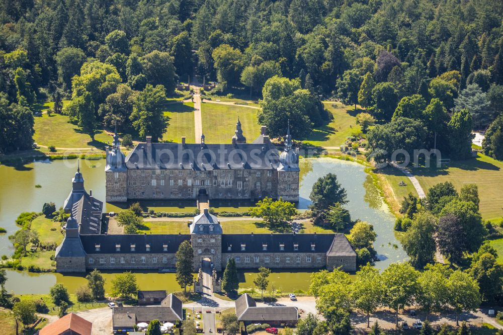 Aerial image Lembeck - Building and castle park systems of water castle in Lembeck at Ruhrgebiet in the state North Rhine-Westphalia, Germany