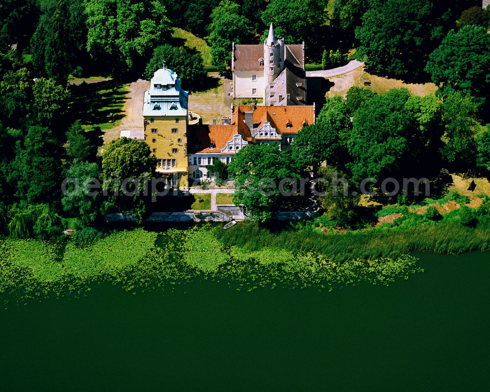 Groß Leuthen from above - Building and castle park systems of water castle in of Maerkischen Heide in Gross Leuthen in the state Brandenburg, Germany