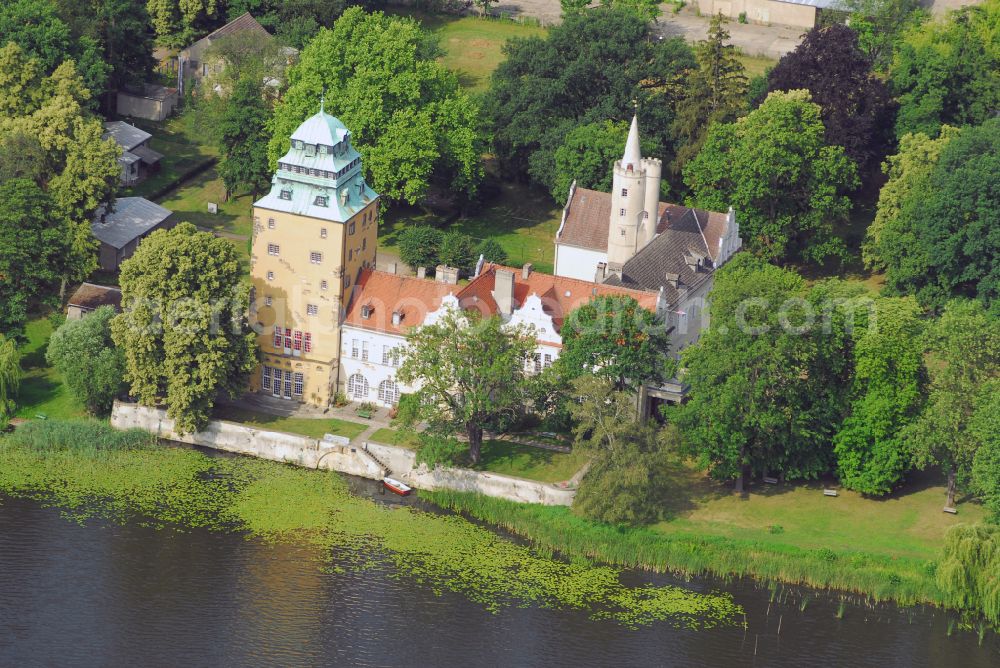 Groß Leuthen from above - Building and castle park systems of water castle in of Maerkischen Heide in Gross Leuthen in the state Brandenburg, Germany