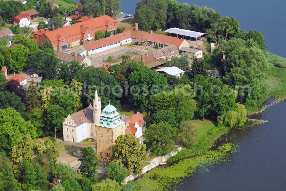 Groß Leuthen from the bird's eye view: Building and castle park systems of water castle in of Maerkischen Heide in Gross Leuthen in the state Brandenburg, Germany