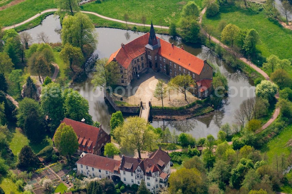 Lüdinghausen from above - Building and castle park systems of water castle Vischering in Luedinghausen in the state North Rhine-Westphalia