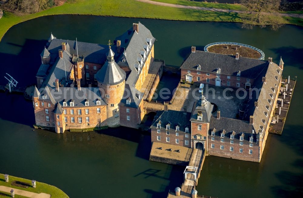 Aerial image Isselburg - Building and castle park systems of water castle Museum Wasserburg Anholt in Isselburg in the state North Rhine-Westphalia