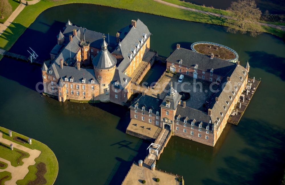 Aerial photograph Isselburg - Building and castle park systems of water castle Museum Wasserburg Anholt in Isselburg in the state North Rhine-Westphalia