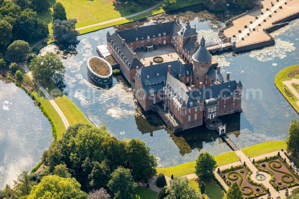 Isselburg from the bird's eye view: Building and castle park systems of water castle Museum Wasserburg Anholt in Isselburg in the state North Rhine-Westphalia