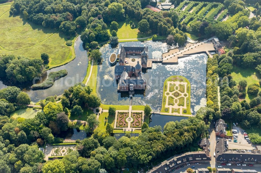 Aerial image Isselburg - Building and castle park systems of water castle Museum Wasserburg Anholt in Isselburg in the state North Rhine-Westphalia