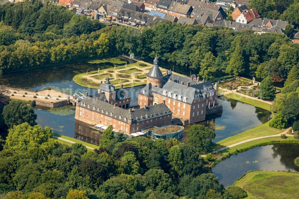 Isselburg from the bird's eye view: Building and castle park systems of water castle Museum Wasserburg Anholt in Isselburg in the state North Rhine-Westphalia