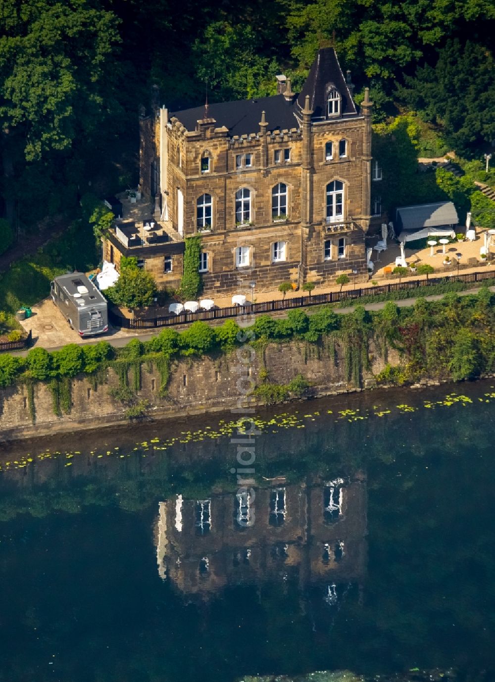 Aerial image Herdecke - Building and castle park systems of water castle Niedernhof - Villa Funcke - Funckenburg in Herdecke in the state North Rhine-Westphalia