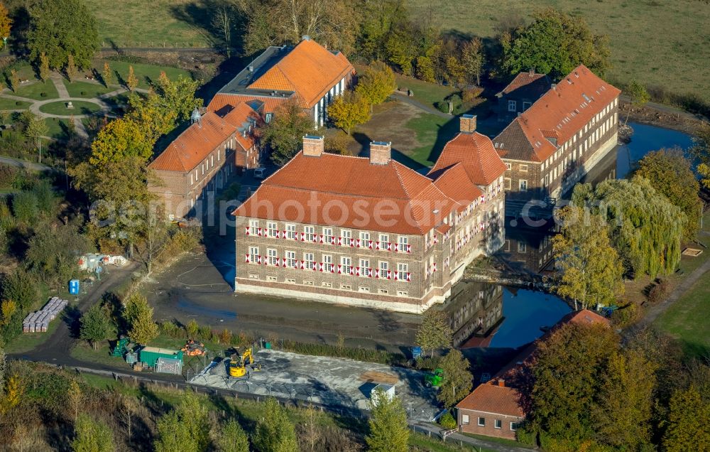 Aerial image Hamm - Building and castle park systems of water castle Oberwerries in Hamm in the state North Rhine-Westphalia, Germany