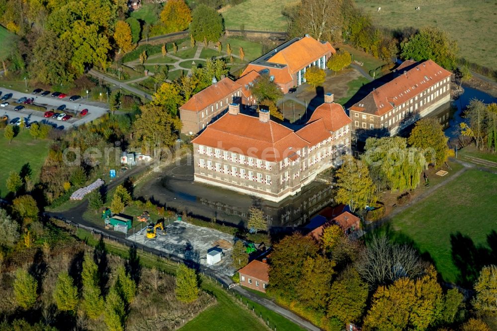 Aerial photograph Hamm - Building and castle park systems of water castle Oberwerries in Hamm in the state North Rhine-Westphalia, Germany