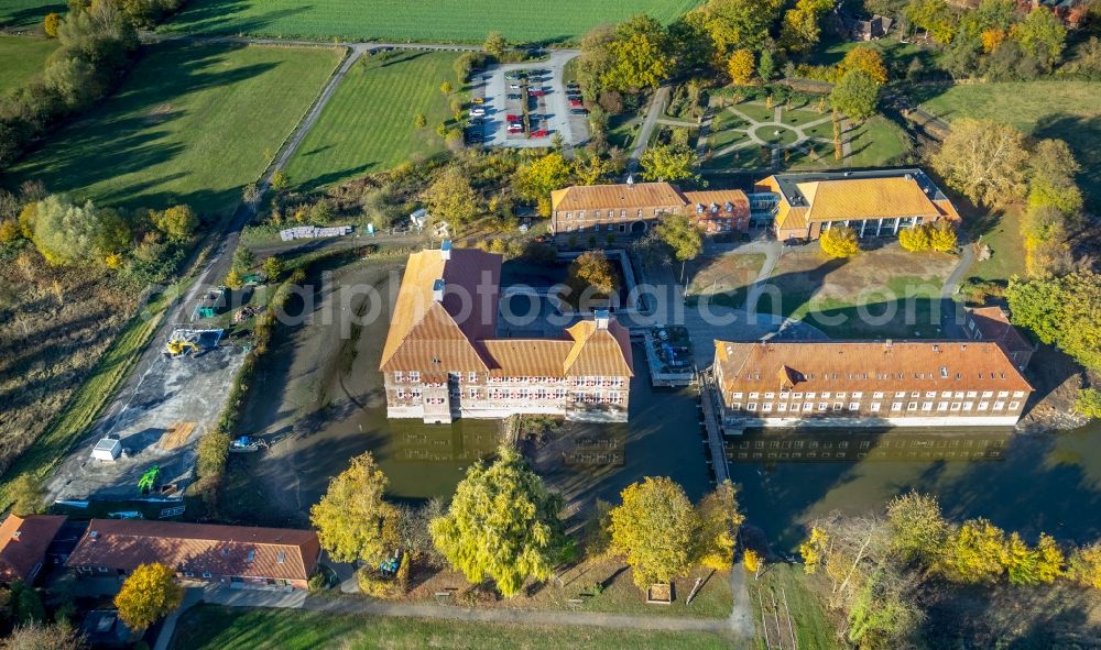 Hamm from the bird's eye view: Building and castle park systems of water castle Oberwerries in Hamm in the state North Rhine-Westphalia, Germany