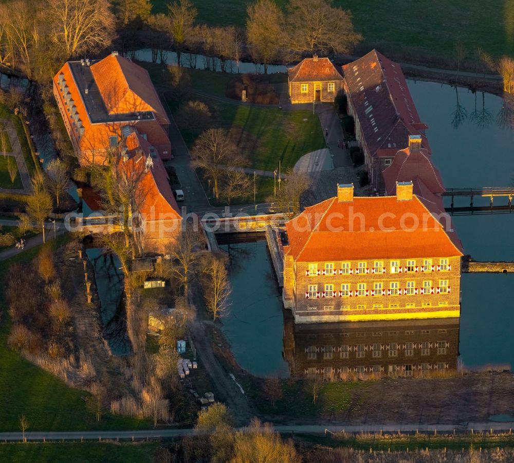 Hamm from the bird's eye view: Building and castle park systems of water castle Oberwerries in Hamm in the state North Rhine-Westphalia, Germany