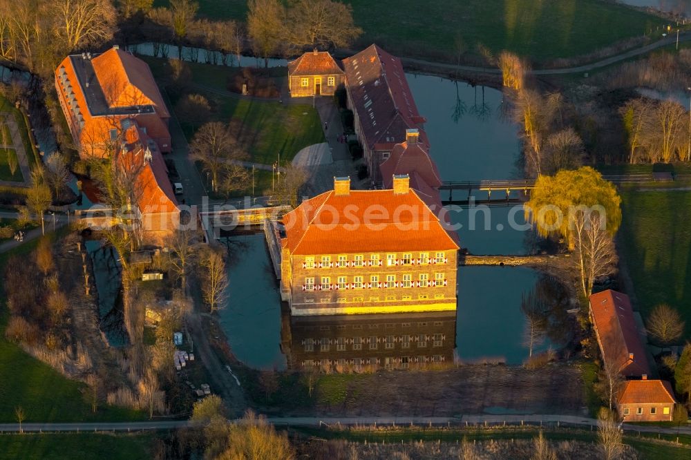 Aerial image Hamm - Building and castle park systems of water castle Oberwerries in Hamm in the state North Rhine-Westphalia, Germany