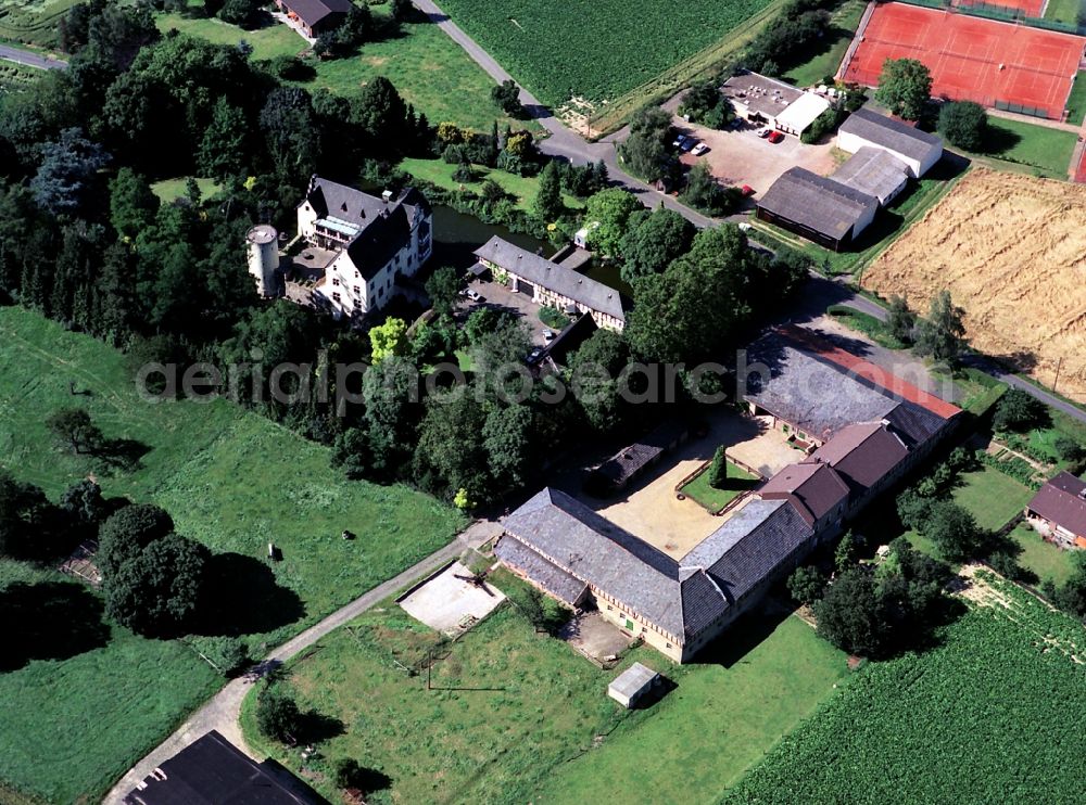 Wachtberg from the bird's eye view: Building and castle park systems of water castle Odenhausen in Wachtberg in the state North Rhine-Westphalia